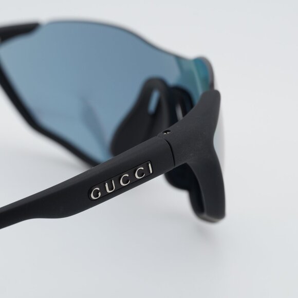 Gucci GG2018S 001 Sunglasses Matte Black Shield Frame, Smoke Mirror Lenses - Picture 5 of 10